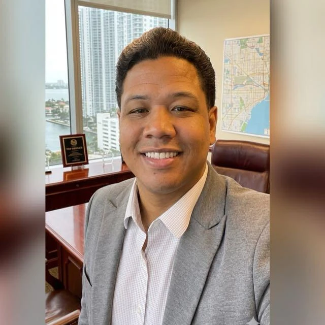 Lucas Abreu, corretor de imóveis